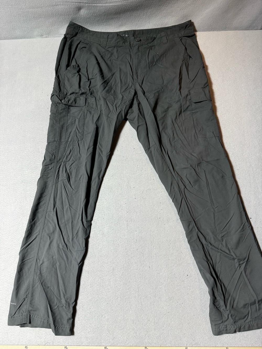 Women’s Columbia Dark Gray Cargo Pants with Multi-Pocket Utility Size 18